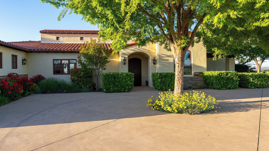 Others 3, Krisyn Vineyards by Avantstay Private Pool + Spa + Outdoor Kitchen Secluded + Panoramic Views, San Luis Obispo