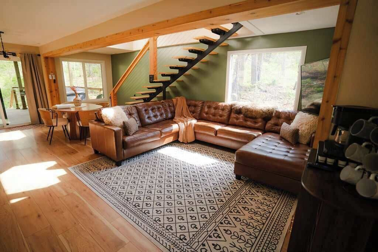 Others 2, Unique Container Retreat With Creek Villa, Vinton