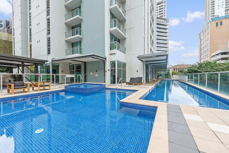 Others 3, Top Floor! 2bed/2bath/1car/pool/views ~ CBD, Brisbane