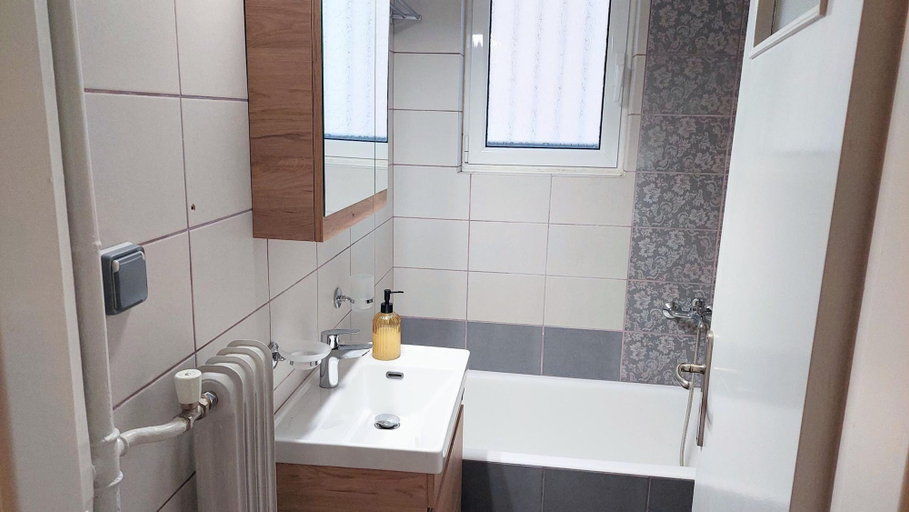 Bathroom 4, Big Apartment in Acropolis Museum, Attica