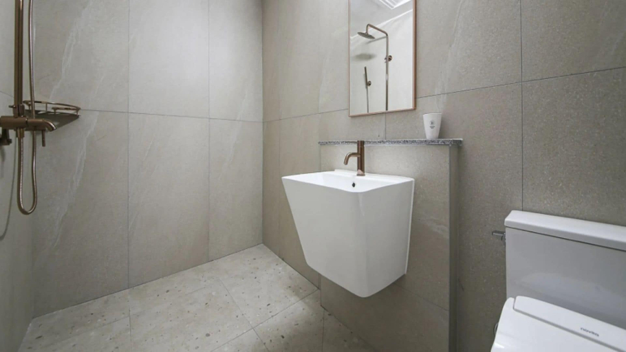 Bathroom 3, Brown Dot Gyeryong City Hall, Yuseong