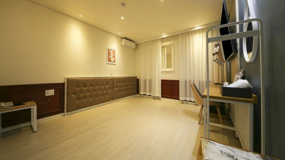Bedroom 3, Brown Dot Gyeryong City Hall, Yuseong