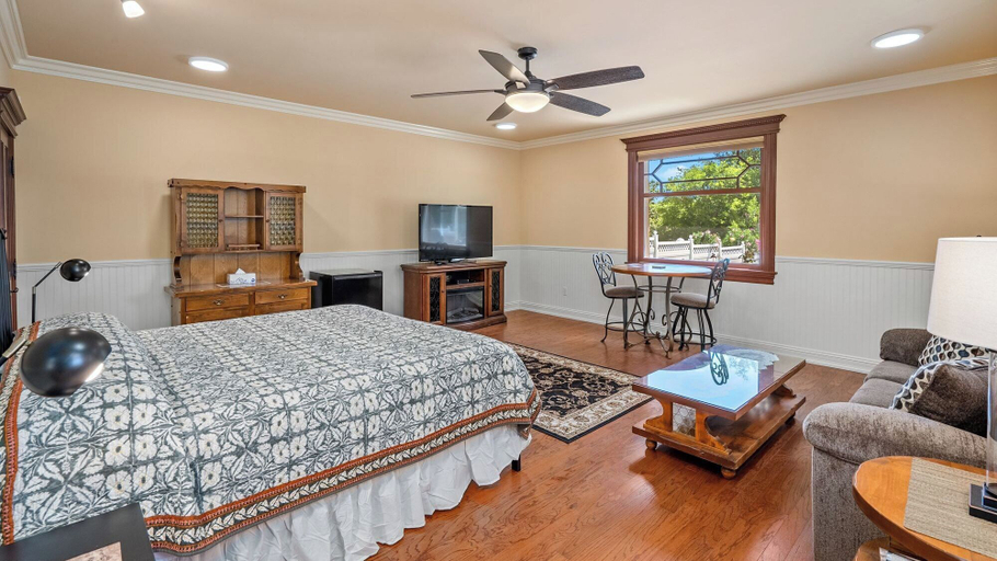 Others 2, Lewis Loft by Avantstay Two Suites + Walk to Town Paso Robles, San Luis Obispo