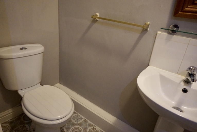 Bathroom 3, Adnans Hotel, Birmingham