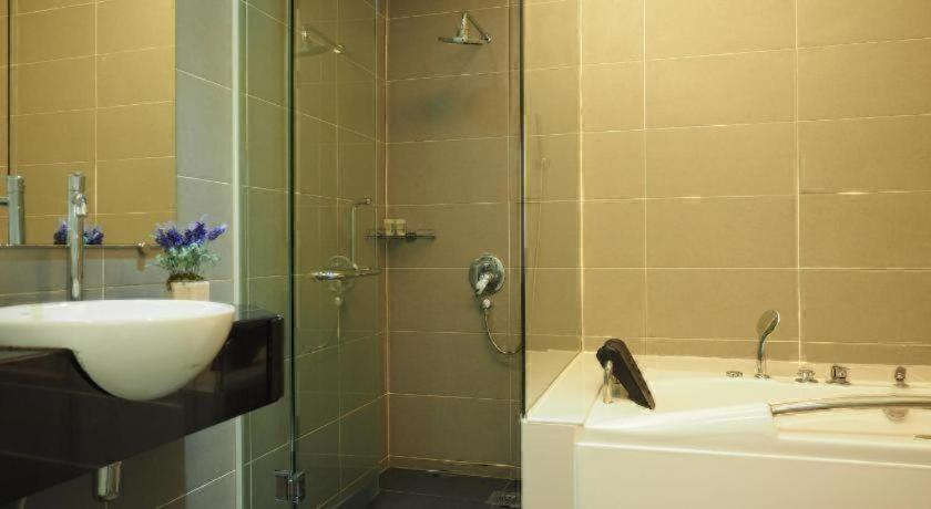 Bathroom 4, Mornington Hotel Medan Ipoh, Kinta