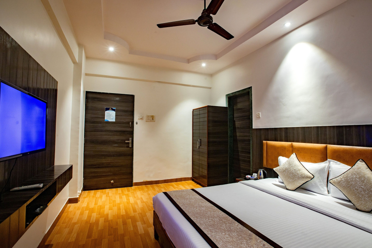 Others 3, Royal Hotel & Resort, Pune