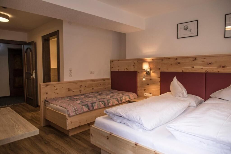 Bedroom 3, Hotel am Hof, Imst