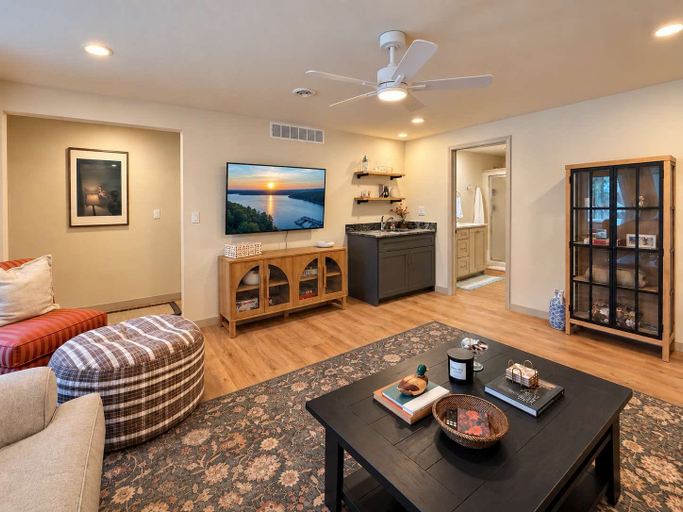Others 2, The Sunny Perch - Lakefront Home, Camden