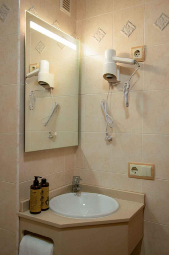 Bathroom 3, Hostal Ágora, Valencia