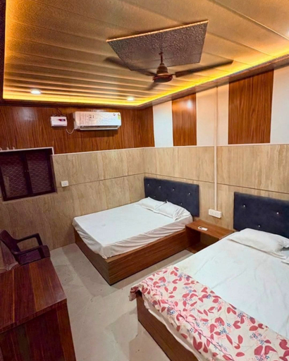 Others 5, Shri Anandam, Mathura