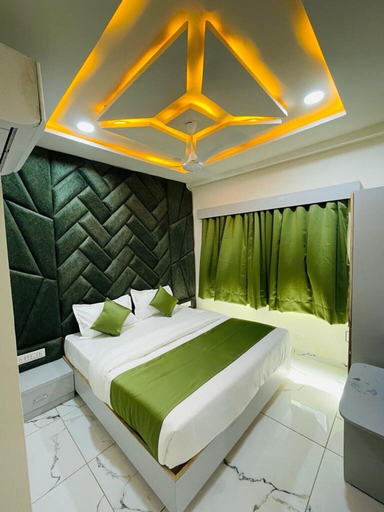 Others 2, Hotel Lemzon, Gandhinagar