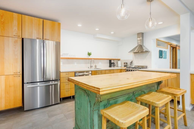 Others 4, Luxury Townhouse w/ Hot Tubs & Inlet Views, Walk, Anchorage