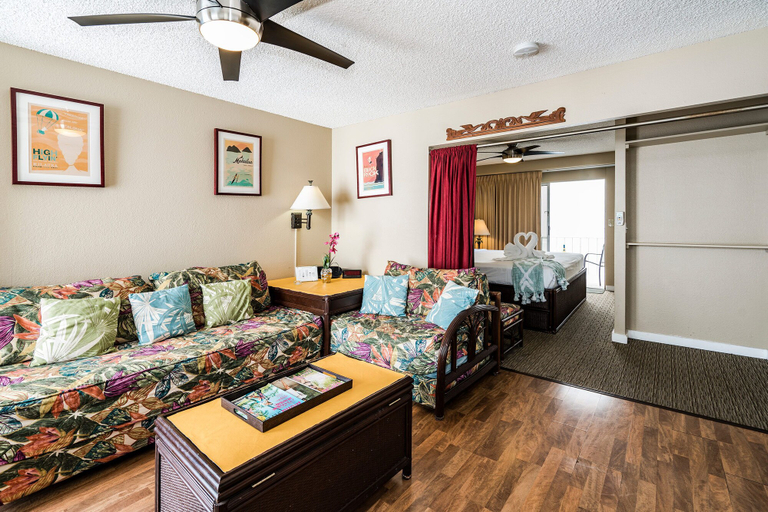 Others 2, Hawaiian Relaxing Vacation by Beach W/full Kitchen Short Walk to Dine & Shop, Honolulu