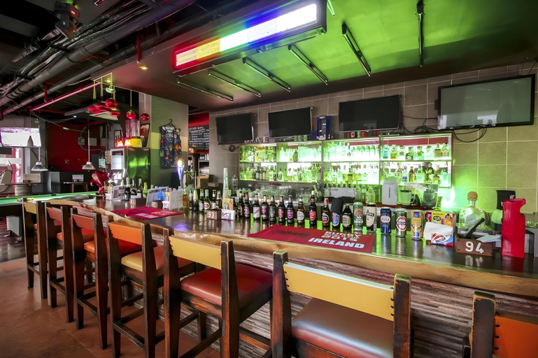 Food & Drinks 5, Red Planet Makati Avenue, Makati City