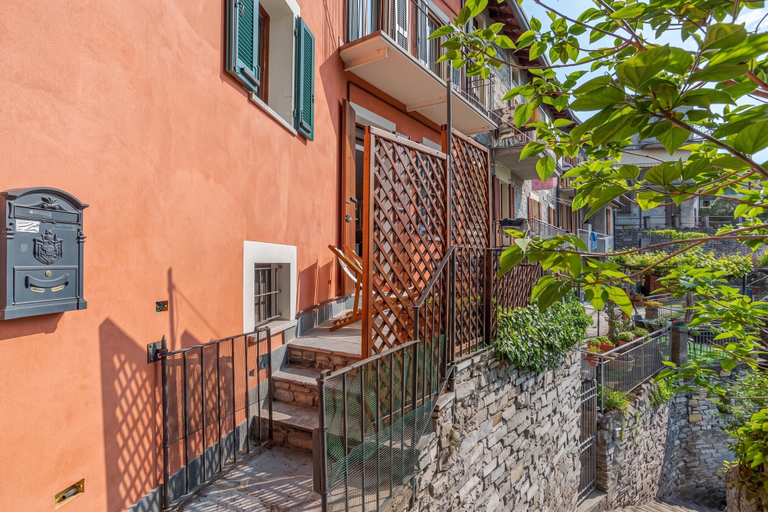 Others 5, Casa Valleggia, Como