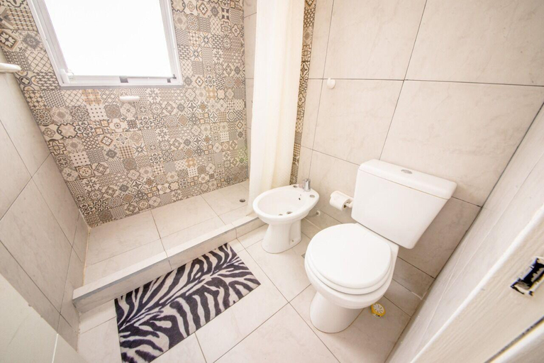 Bathroom 2, Augusta, Capital