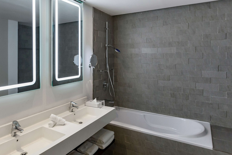 Bathroom 4, Radisson Hotel & Apartments Dammam Industry City, Dammam