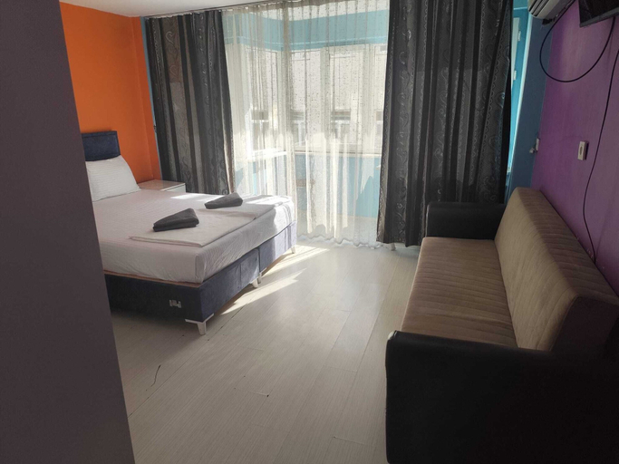 Others 2, hilltop hostel, Fatih