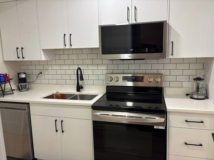 Others 4, Cozy Basement Suite - Home Away From Home, Division No. 11
