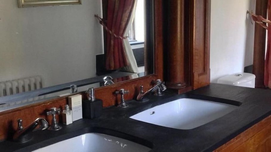 Bathroom 3, Harlington Manor, Central Bedfordshire