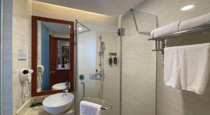 Bathroom 4, Vienna International Hotel Shanghai Songjiang Branch, Shanghai