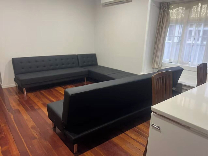 Others 2, 11 Double 4 Sofa Beds 5-bedroom House, Waitakere
