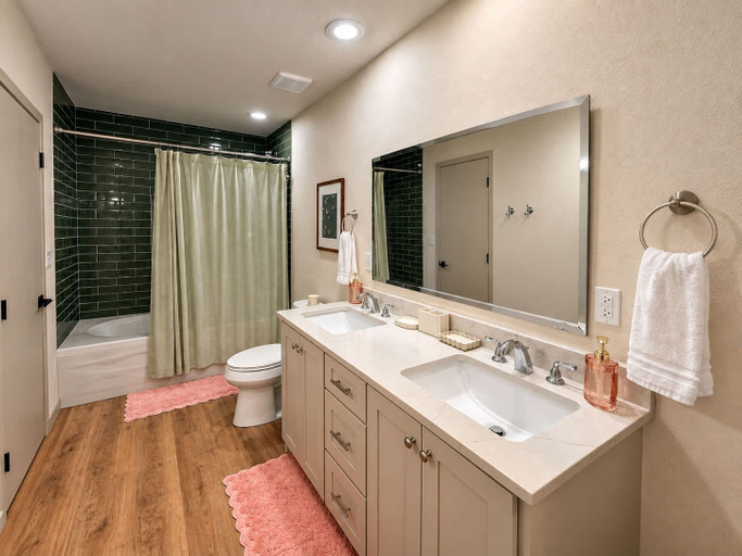 Others 3, The Sunny Perch - Lakefront Home, Camden