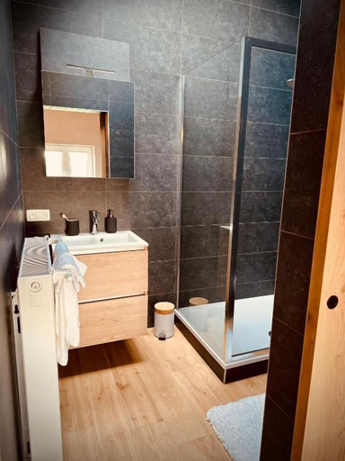 Bathroom 3, Prim'tout, Namur
