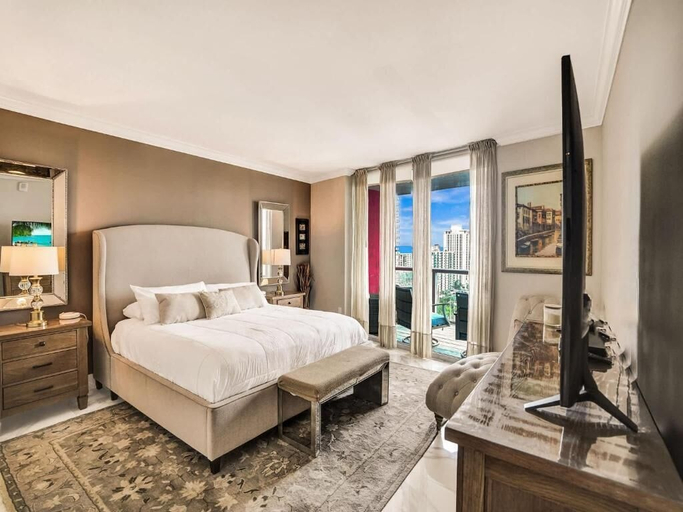 Others 5, Spacious Clermont Villa Sleeps 16 Pool, Broward