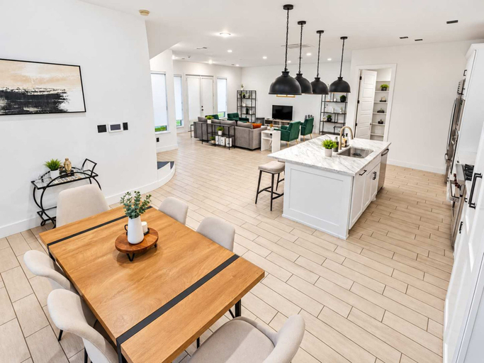 Others 3, Montrose Rooftop Townhome 3 Suites Sleeps 8, Houston