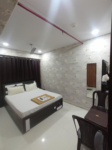 Bedroom 5, Hotel Green, Surat