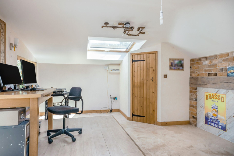 Others 5, Holly Cottage, North Somerset
