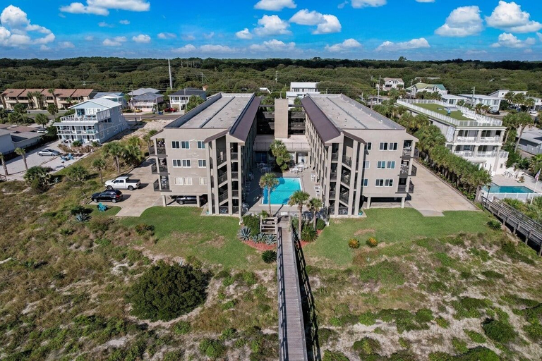 Others 5, Beachfront 2BR Pool Direct Access, Nassau