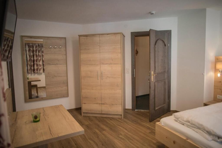 Others 4, Hotel am Hof, Imst