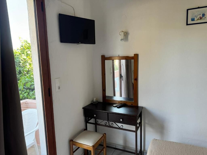 Others 5, Zac & Georgio Studios, Crete