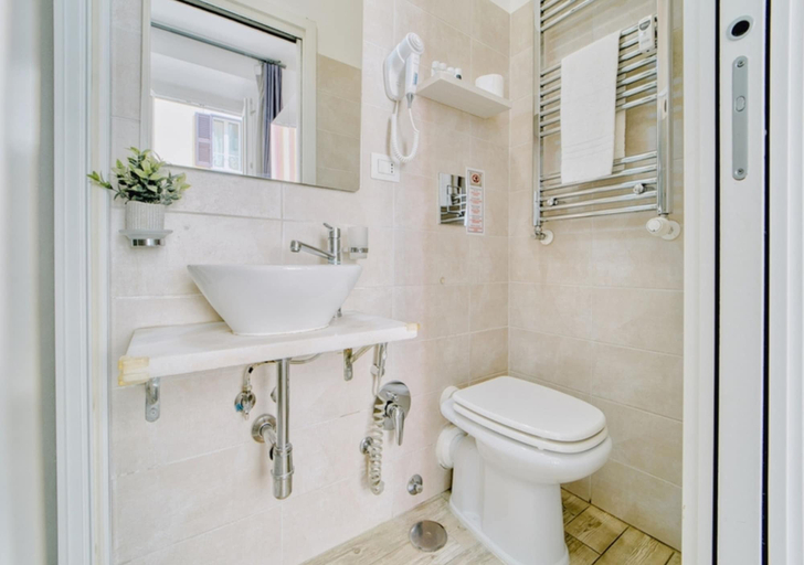 Bathroom 5, Inside Roma Rooms by DOT Suites, Rome