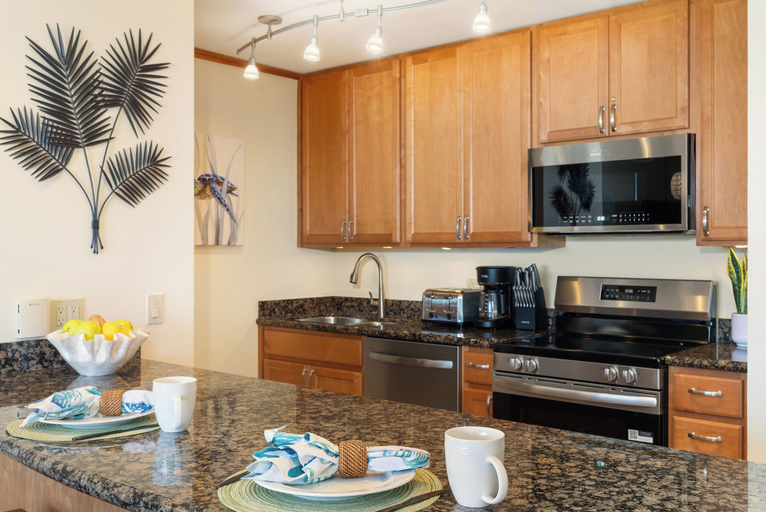 Others 2, Oceanview 2BD Condo Steps to the Pool - Kaanapali Shores 529, Maui