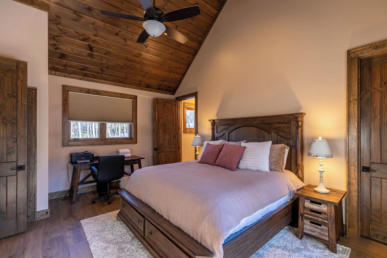 Others 2, Little Creek Lodge at Eagles Nest, Avery