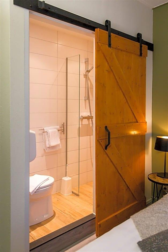 Bathroom 4, Het wapen van Marion, Westvoorne