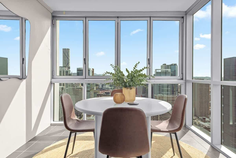 Others 5, Top Floor! 2bed/2bath/1car/pool/views ~ CBD, Brisbane
