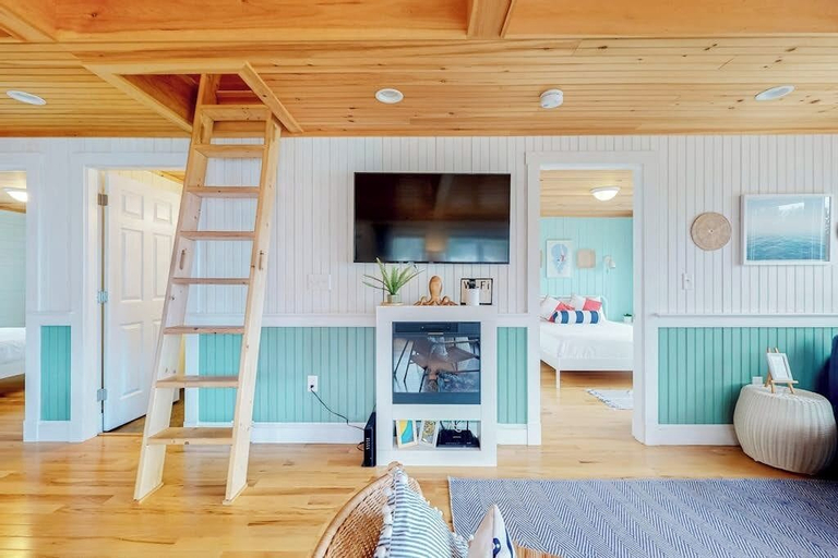 Others 2, Dazzling Ocean-view House With Fireplace, Deck, Firepit, Central AC, & W/D, Knox