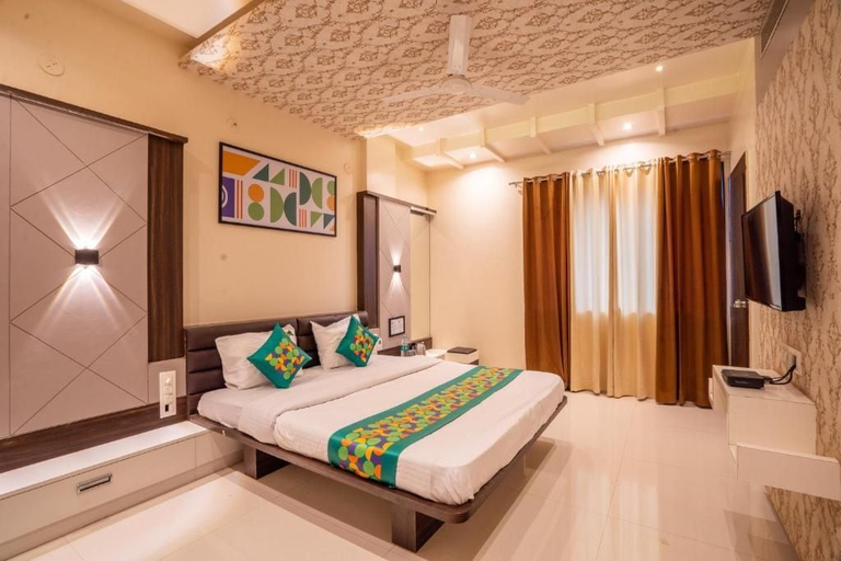 Others 5, Treebo Pushpak, Satara