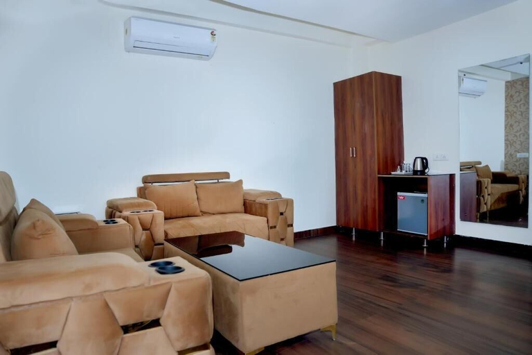 Others 4, Hotel Thames Zirakpur, Chandigarh, Sahibzada Ajit Singh Nagar