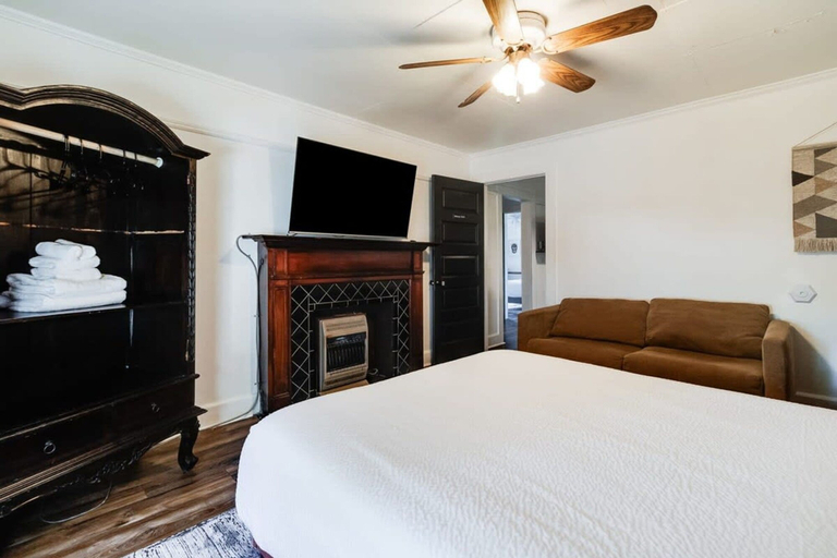 Others 5, Comfortable 3BR Home Near Downtown, Lafayette