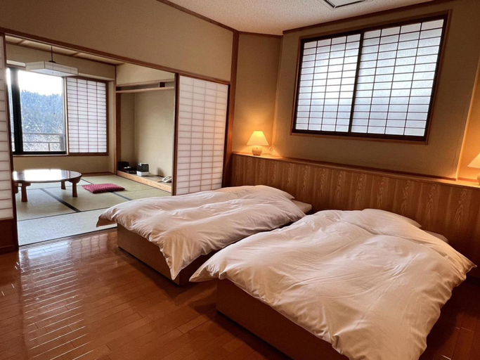 Bedroom 2, Yakimochiya, Nakajō