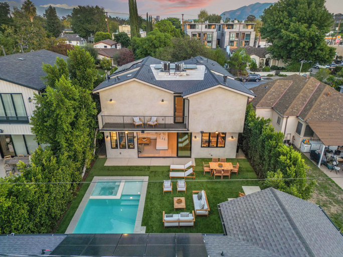 Others 3, Kraft Villa, Los Angeles