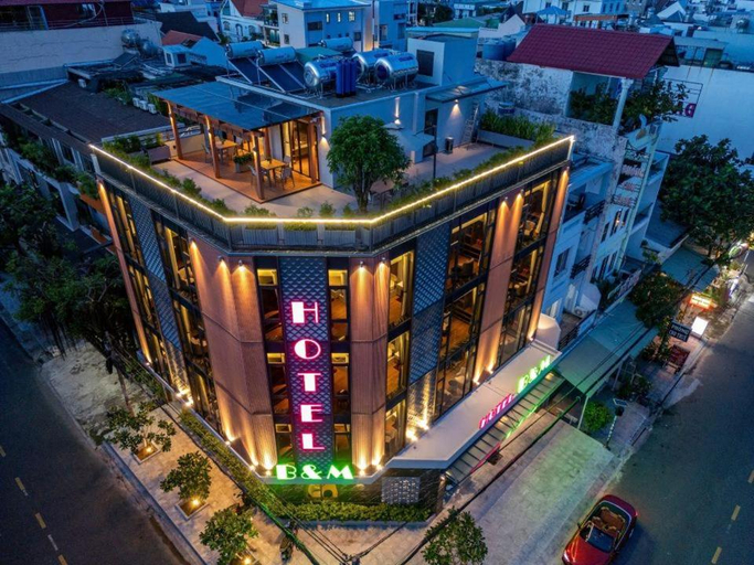 Exterior & Views