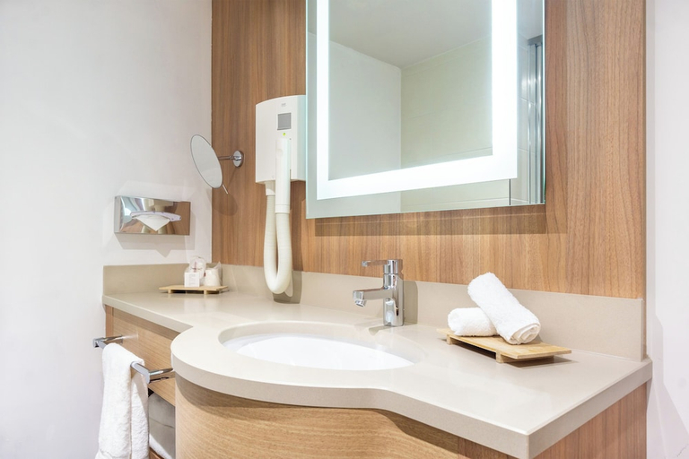 Bathroom 5, City Residence Paris CDG Airport, Val-d'Oise