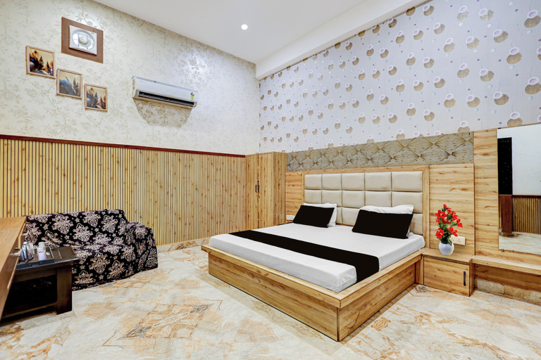 Others 4, Collection O Dhanghati Road Govardhan, Mathura