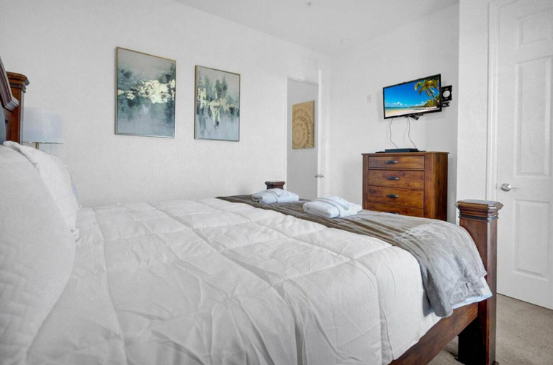 Others 3, Lrg Condo w Scenic Patio Views - Next to Occc, Orange